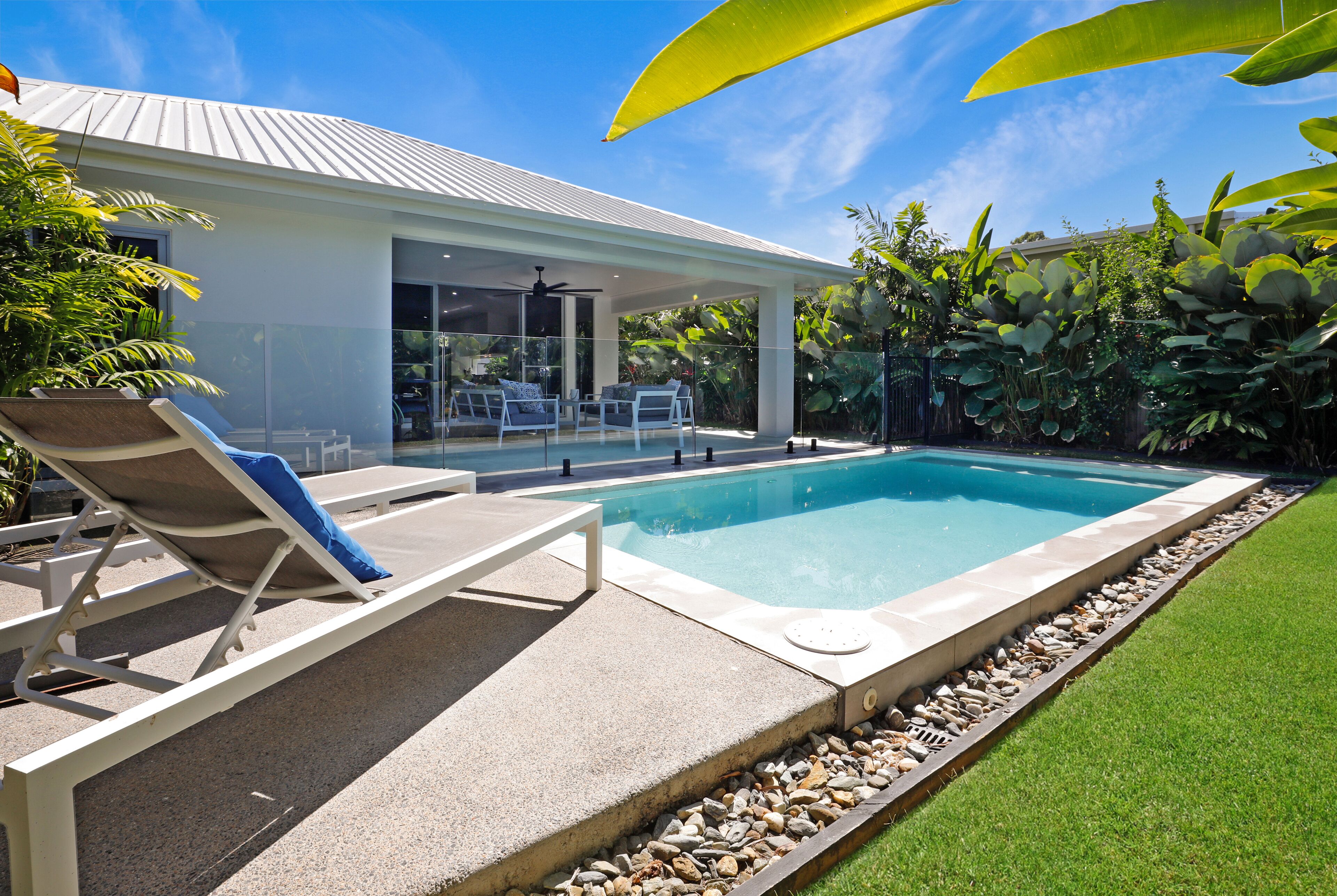 32c continuously heated pool 300m to beach Seaside@PalmCove — image 10
