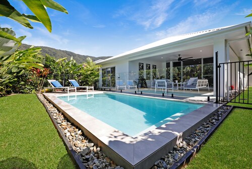 32c continuously heated pool 300m to beach Seaside@PalmCove