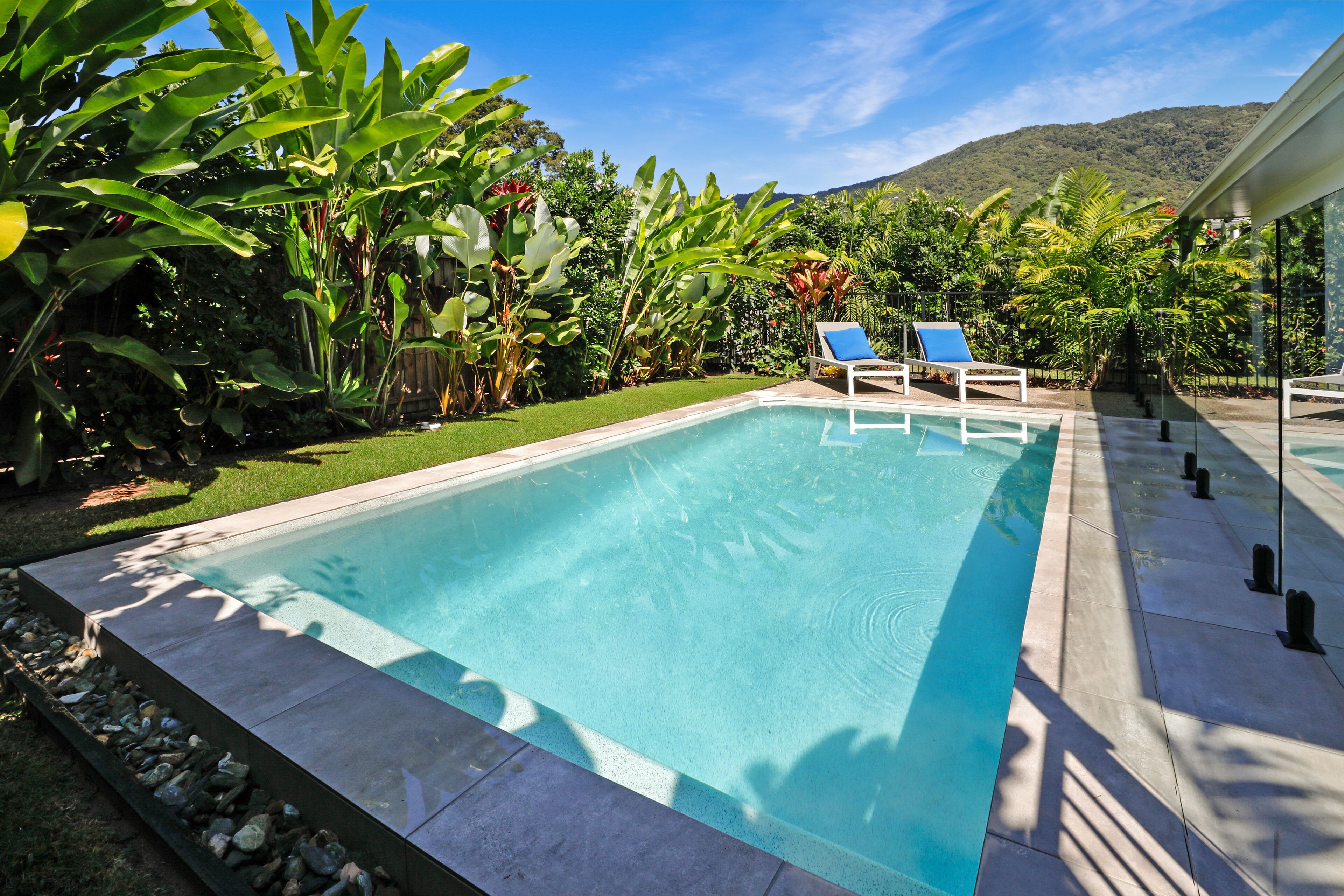 32c continuously heated pool 300m to beach Seaside@PalmCove — image 8