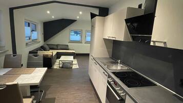 Kühlschrank, Ofen, Hochstuhl