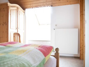 2 bedrooms, travel crib, WiFi, bed sheets