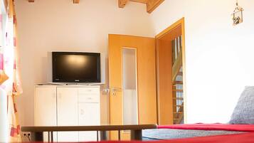 2 Schlafzimmer, Reisekinderbett, WLAN, BettwÀsche