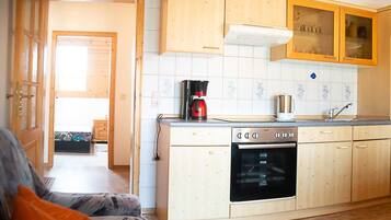 KĂŒhlschrank, Ofen, Hochstuhl