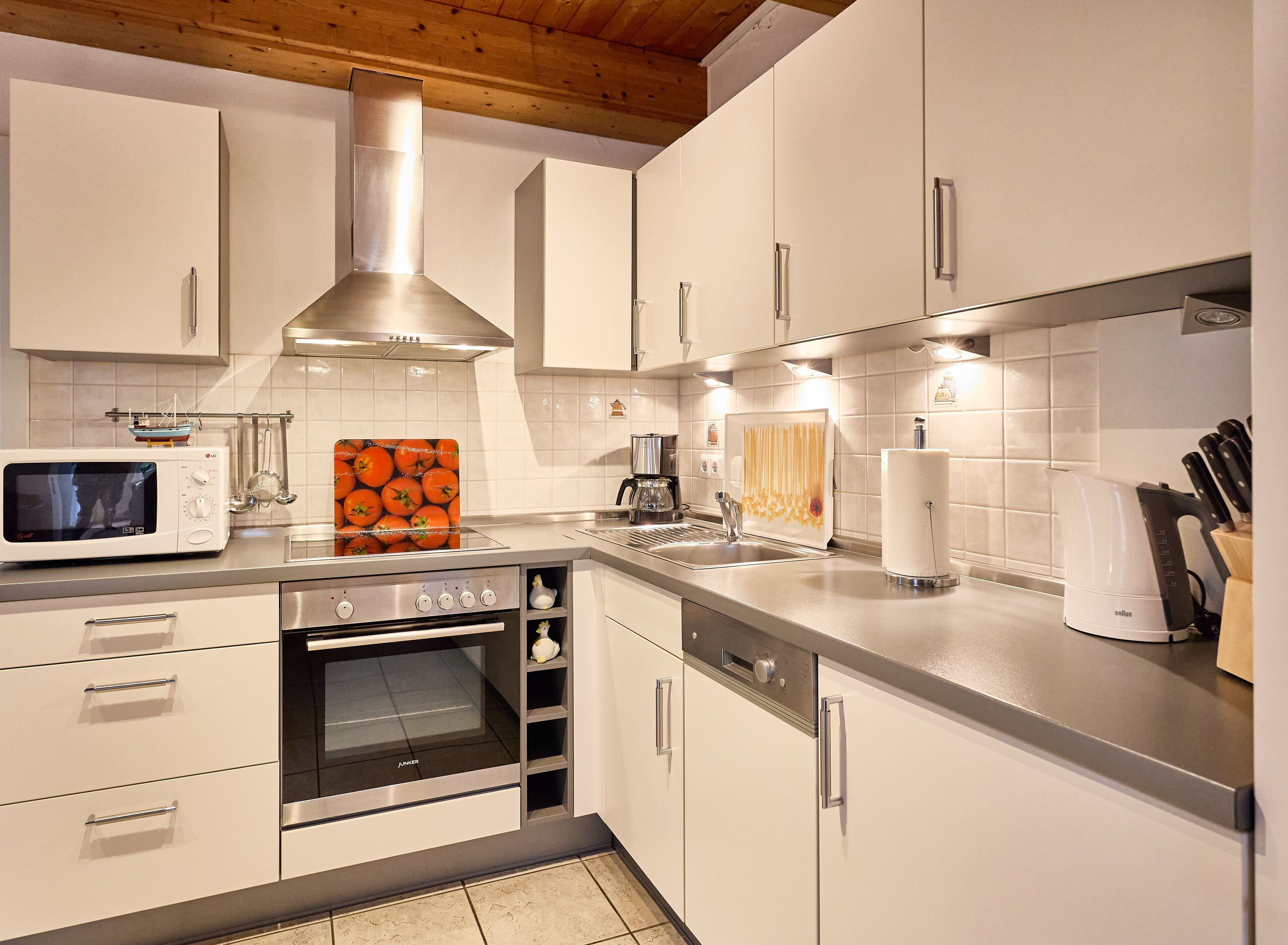 Kühlschrank, Mikrowelle, Ofen, Geschirrspüler