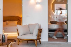 Cave Suite Grande with Private Outdoor Hot Tub | 1 bedroom, premium bedding, in-room safe, individually decorated