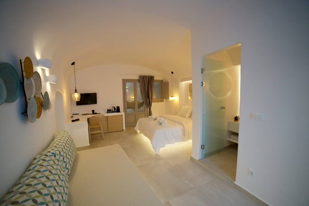 Traditional Cave Suite Piccolo with Private Hot Tub | Oppholdsområde | Smart-TV