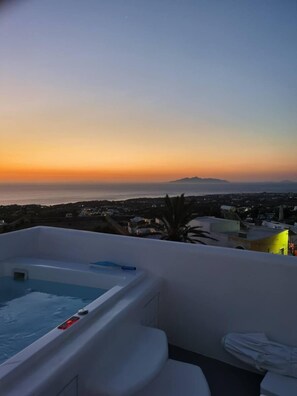Luxury Suite with Unlimited View and Outdoor Hot Tub | Balcony view - Eternity Suites Santorini (Santorini)
