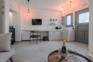 Cave Suite Grande with Private Outdoor Hot Tub | Living area | Smart TV