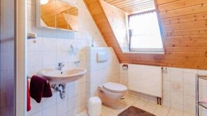 Bruser, hårtørrer, håndklæder, Toiletpapir