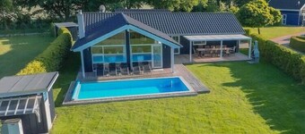 Ferienhaus mit Pool und Sauna am Duemmer See