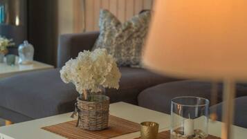 Smart-TV, Kamin, Videospiele, DVD-Player