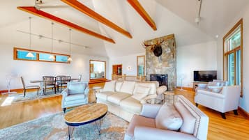 Televisor i llar de foc