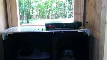 Fridge, stovetop, coffee/tea maker, electric kettle