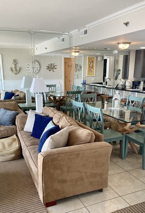 Smart-TV, DVD-spiller og bøker