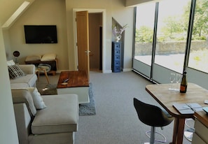 Smart TV, Netflix, smart speakers, streaming services - Alnmouth Close to Beach and golf with Private Parking and Pet Friendly (Alnwick)