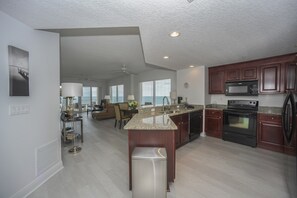 冰箱、微波炉、烤箱、洗碗机