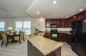 冰箱、微波炉、烤箱、洗碗机