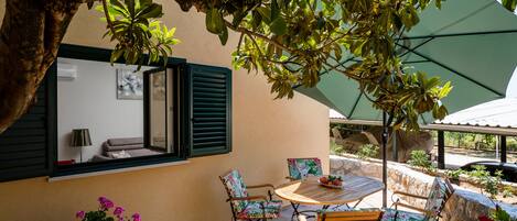 Apartment (One Bedroom Apartment with Terrace) | Outdoor dining