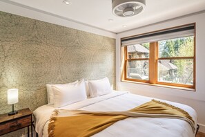 2 bedrooms, desk, iron/ironing board, free WiFi - Lake Tahoe Retreat - Cozy 2BR Cottage with Fire Pit & Views (Homewood)
