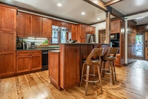 Fridge, microwave, oven, stovetop - Charming Cottage on Forested Lot With Community Firepit; Near Ski Resort (Homewood)