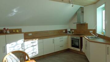 KĂŒhlschrank, Mikrowelle, Ofen, Herdplatte