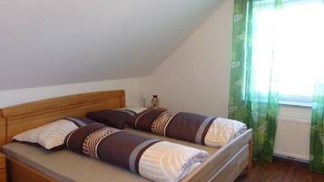 2 Schlafzimmer, BĂŒgeleisen/BĂŒgelbrett, kostenloses WLAN, BettwĂ€sche