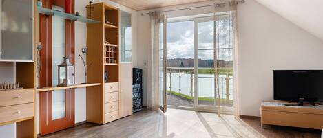 TV, DVD player, aparelho de som