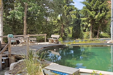 Pool. Holiday Apartment Donautal with Wi-Fi, Balcony, Shared Garden