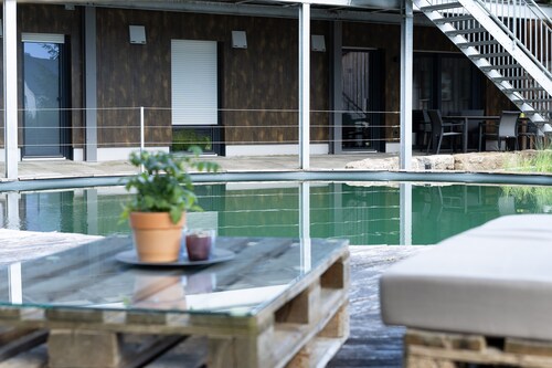 Ferienwohnung Donautal – Helle Wohnung im 1. Obergeschoss mit Balkon und Schwimmteich