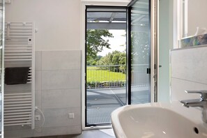 Interior - Holiday Apartment Donautal with Wi-Fi, Balcony, Shared Garden (Meßkirch)