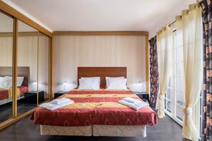 3 bedrooms, iron/ironing board, free WiFi, bed sheets - Holiday Home "Villa Sunflower Albufeira" with Private Garden, Pool & WiFi (Albufeira)