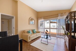 TV - Holiday Apartment "Wonderful Bay" with Large Roof Terrace, Sea View and Wi-Fi (Lagos)