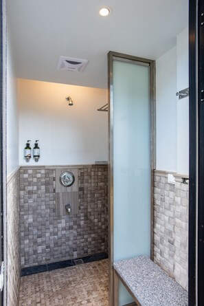 Bathroom shower - O'glamping (Hengchun)