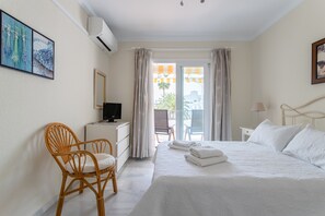 2 bedrooms, free WiFi, bed sheets - Apartamento "Alcazaba Zona Parador" Near the Beach with Terrace and Shared Pool (Nerja)