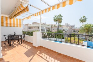 Outdoor dining - Apartamento "Alcazaba Zona Parador" Near the Beach with Terrace and Shared Pool (Nerja)