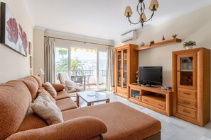 TV - Apartamento "Alcazaba Zona Parador" Near the Beach with Terrace and Shared Pool (Nerja)