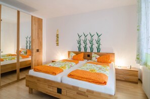 1 bedroom, iron/ironing board, free WiFi, bed sheets - Holiday Apartment Kramer with Wi-Fi, Terrace & Shared Garden (Überlingen)