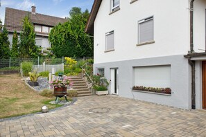 Exterior - Holiday Apartment Kramer with Wi-Fi, Terrace & Shared Garden (Überlingen)