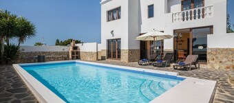 Luxurious and Spacious "Villa María" with Terrace, Pool, Sea View and Wi-Fi