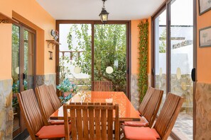 Dining - Luxurious and Spacious "Villa María" with Terrace, Pool, Sea View and Wi-Fi (Tinajo)