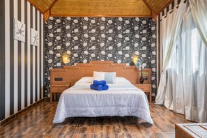 4 bedrooms, iron/ironing board, free WiFi, bed sheets - Luxurious and Spacious "Villa María" with Terrace, Pool, Sea View and Wi-Fi (Tinajo)