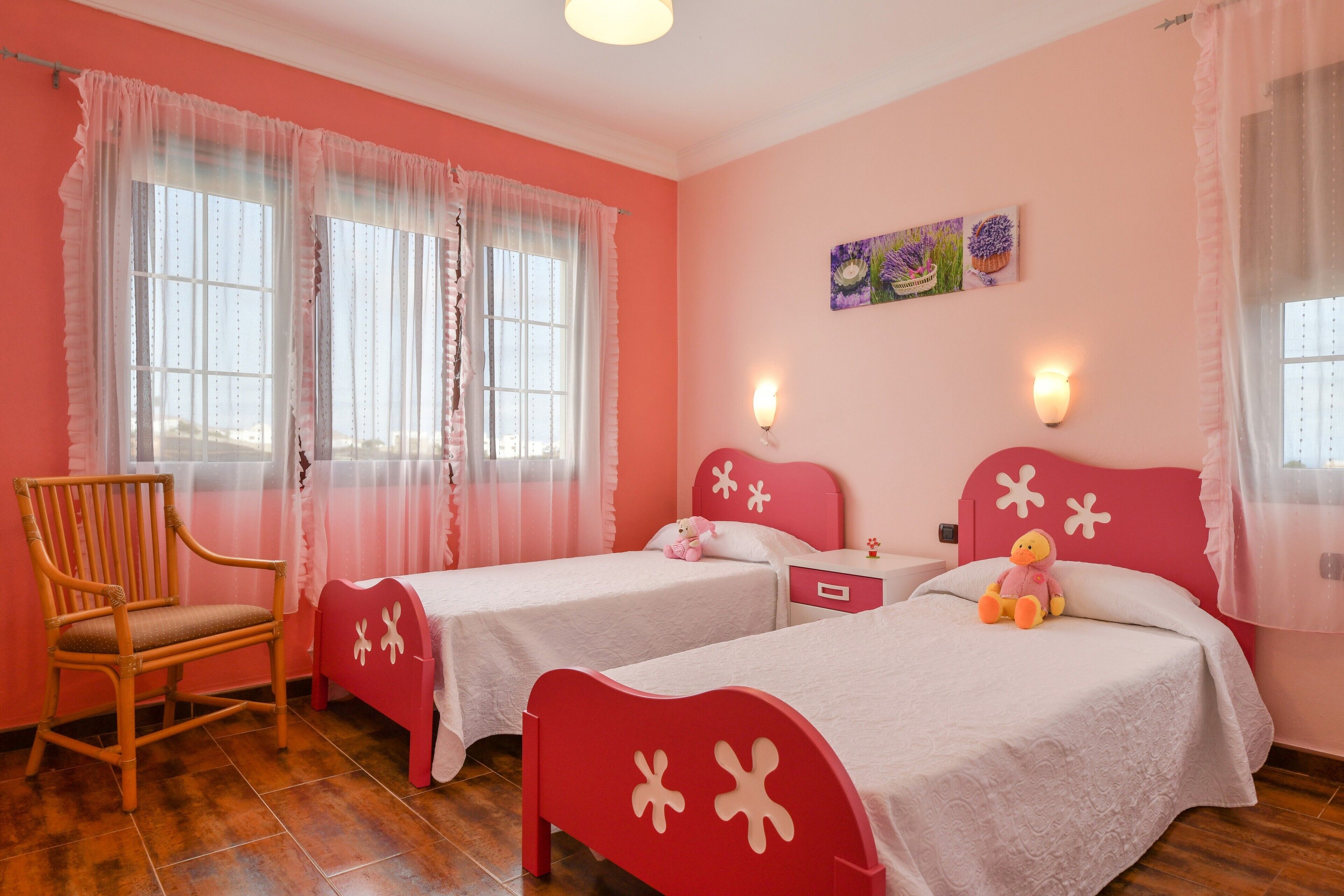 4 slaapkamers, een strijkplank/strijkijzer, gratis wifi, beddengoed