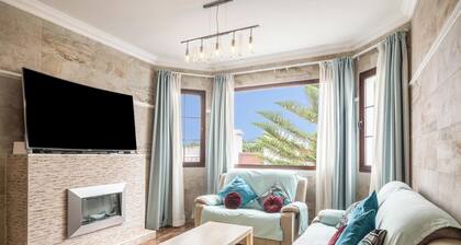 Luxueuse et spacieuse "Villa MarĂa" avec terrasse, piscine, vue sur la mer et Wi-Fi