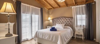 Luxurious and Spacious "Villa María" with Terrace, Pool, Sea View and Wi-Fi