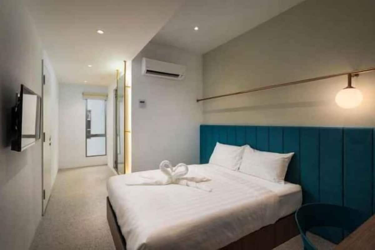 Desk, free WiFi, bed sheets