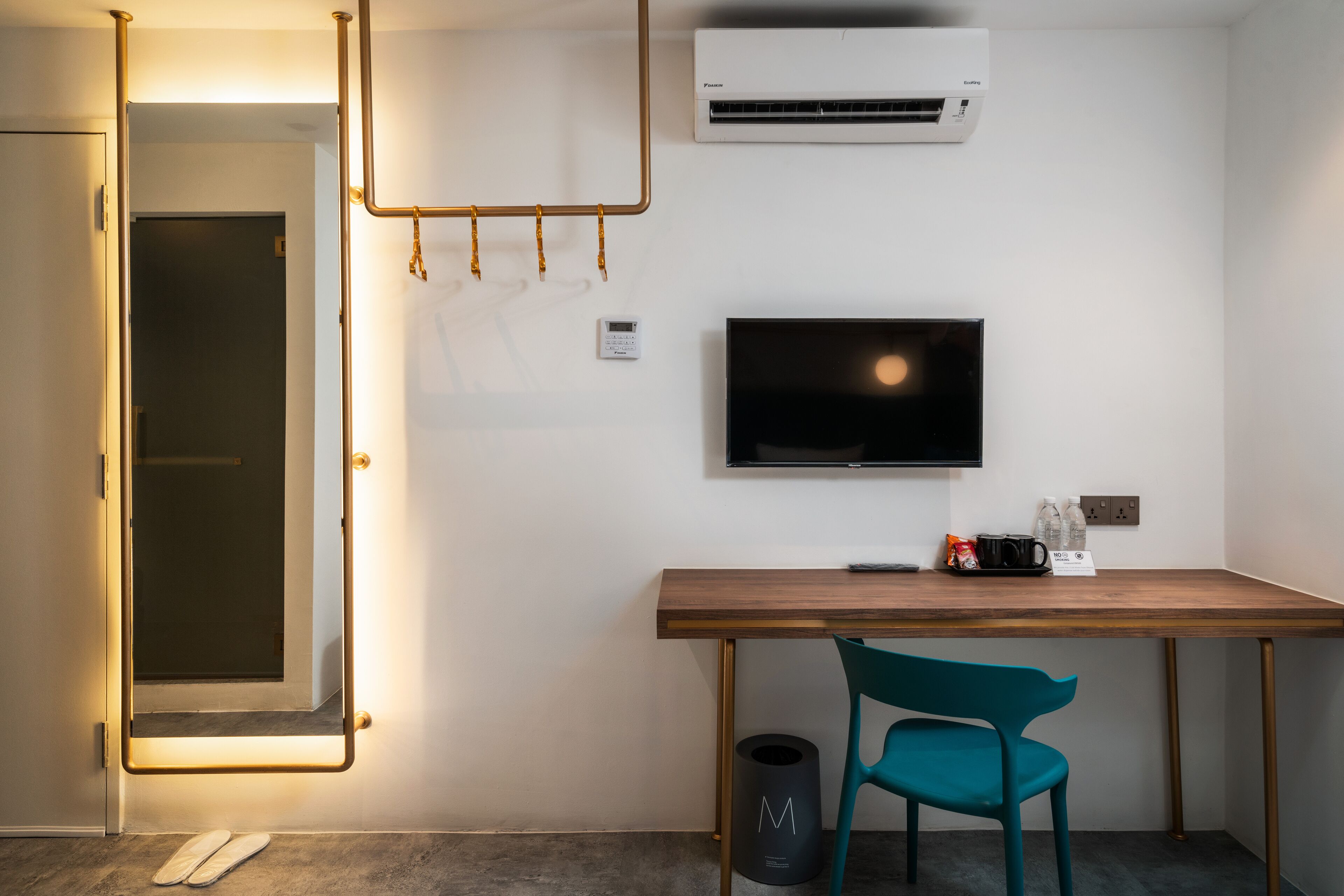 Desk, free WiFi, bed sheets