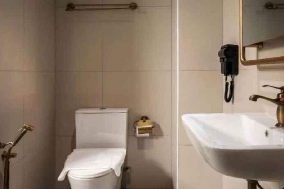 Baño | Ducha, secador de pelo, zapatillas y toallas