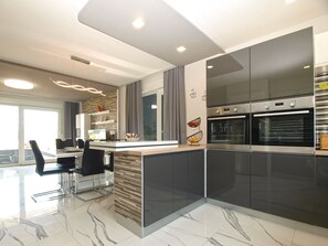 Kühlschrank, Ofen, Herdplatte, Geschirrspüler