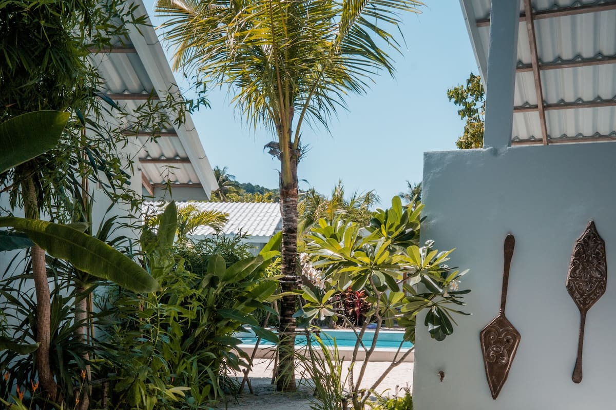 Garden view Bungalow | มินิบาร์ฟรีบางอย่าง, ตู้นิรภัยในห้องพัก, โต๊ะทำงาน