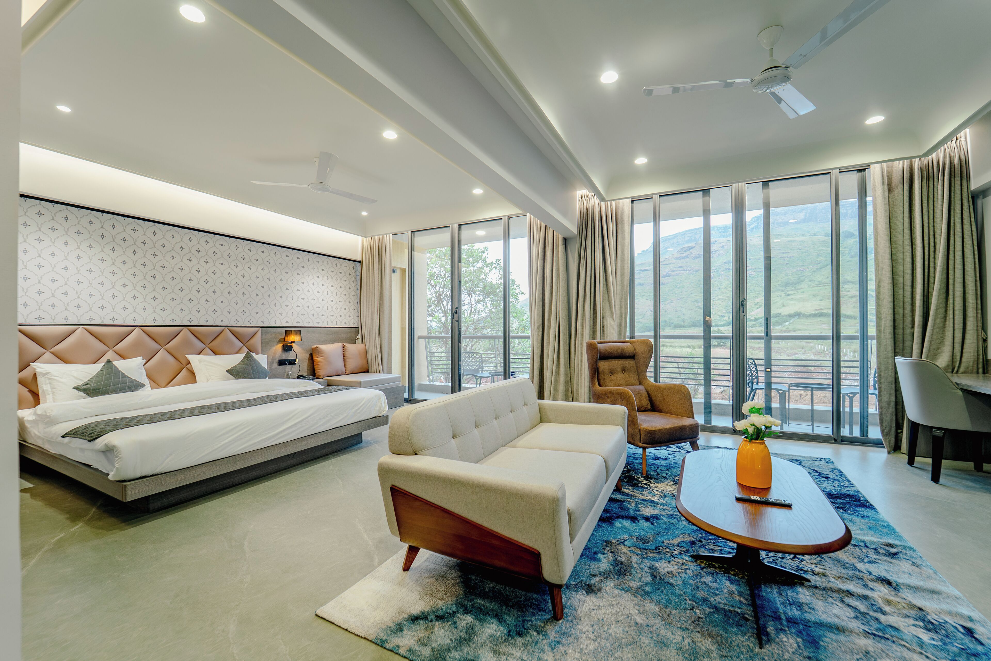 Grand Jasmine Suite | Iron/ironing board, free WiFi, bed sheets